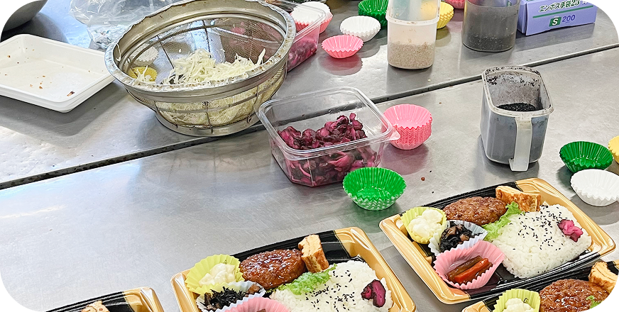 調理している画像